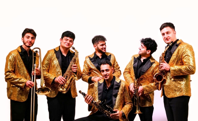 Toy band qrupu — canlı ifa 1