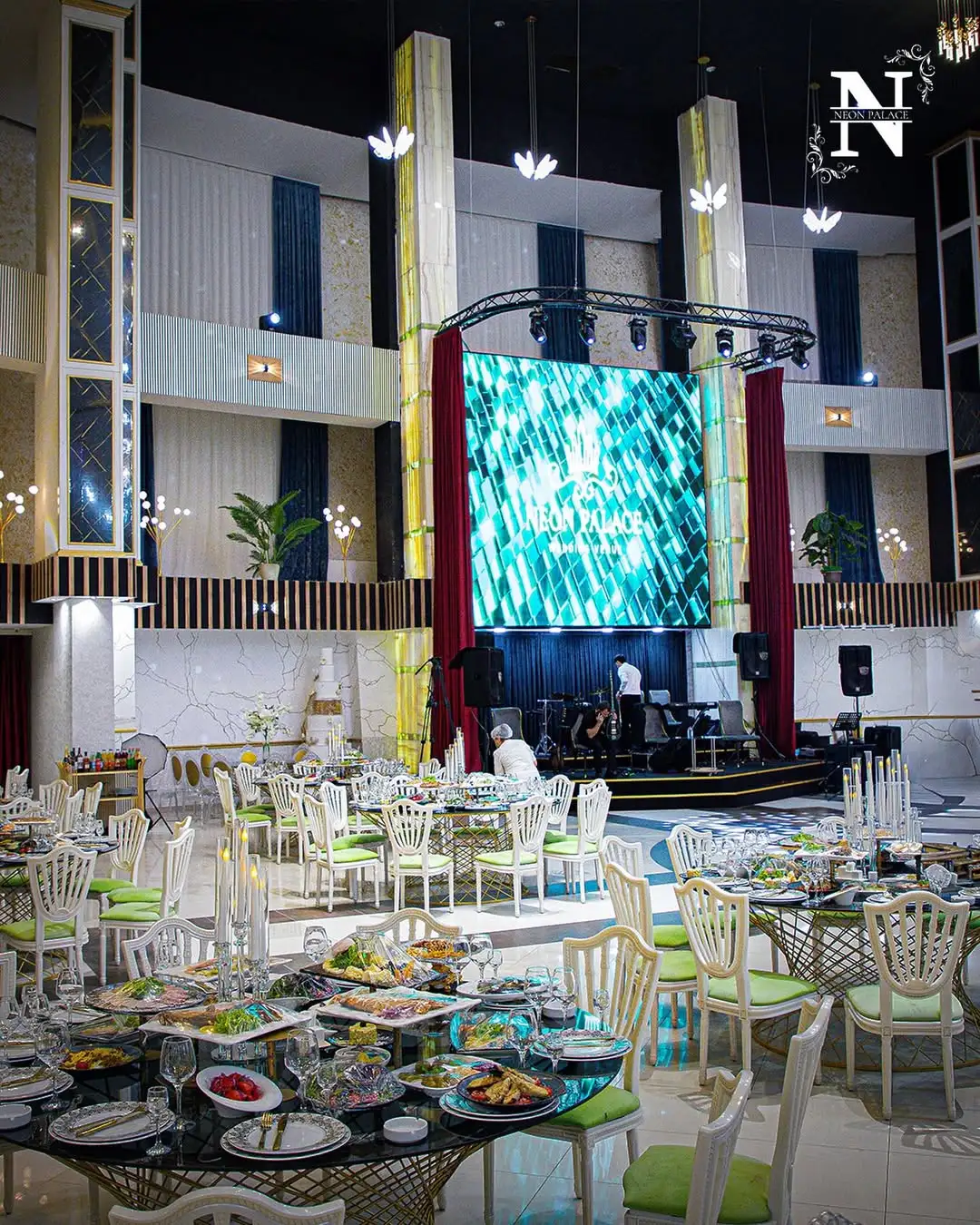 Neon Palace şadlıq sarayı