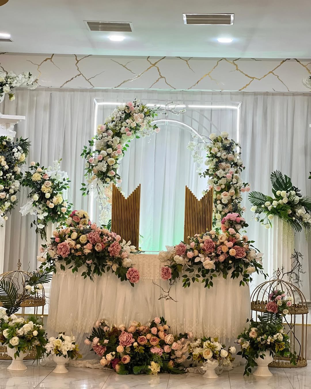 Neon Palace - Kiçik Zal - neonplck1 - şəkil 1